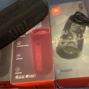 JBL FLIP 6 speakers